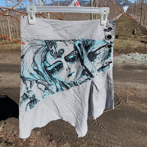 Funky grey stripe on silvery material high waisted asymmetrical skirt Small - Picture 4 of 16